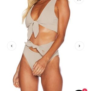 NWOT Beach Riot Dallas Bottom